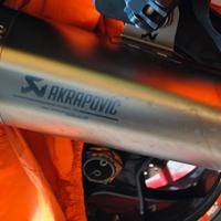Terminale akrapovic 