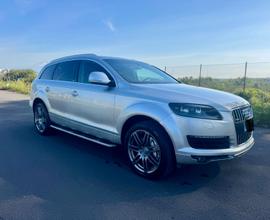 AUDI Q7 Triptronic