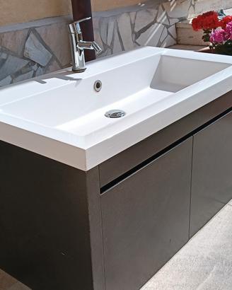 Mobile in sospensione per bagno con lavabo
