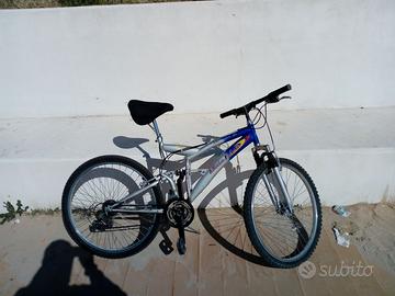 bicicletta montabike marca Shimano 