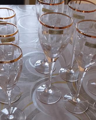 bicchieri e caraffe in cristallo