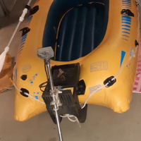 Canotto gommone con motore elettrico