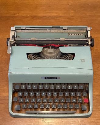 Macchina da scrivere olivetti