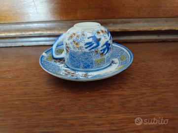 Antica Tazzina Con Piattino 
Il piattino è un po' 
