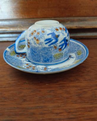 Antica Tazzina Con Piattino 
Il piattino è un po' 