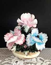 Composizione floreale in porcellana Capodimonte