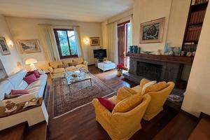 Villa con ampio giardino