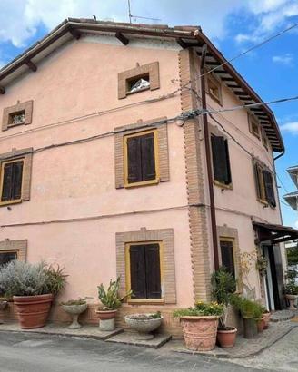 Immobile in asta di 251 m² con più di 5 locali a F
