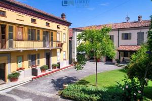 Casa indipendente di 961 m² con più di 5 locali a 