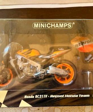 Minichamps Honda RC211V Max Biaggi MotoGp 2005