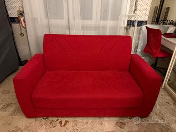 Divano letto 2 posti.