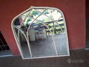 Vecchia specchiera in bambù laccato bianco