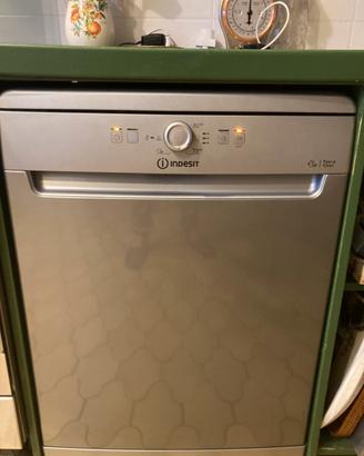 Lavapiatti indesit