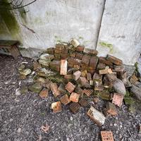 Mattoni pieni e forati vecchi