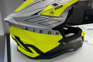 casco motocross Airoh Strycker in fibra