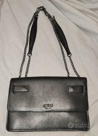Borsa Guess Luxe Nera – Tracolla a catena (Logo 19