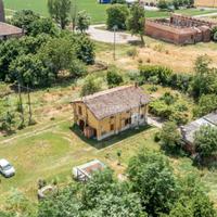 PORZIONE DI CASA CON AMPIO GIARDINO PRIVATO