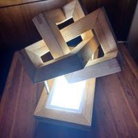 Lampada a LED da tavolo in legno