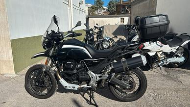 Moto Guzzi V 85 GUARDIA D'ONORE