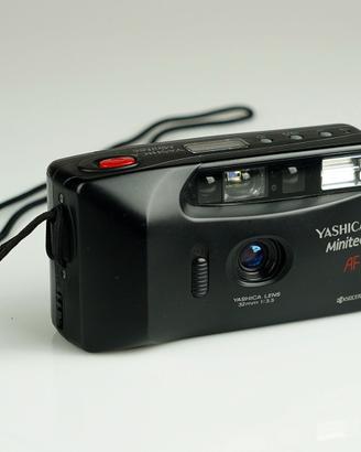 Compatta a pellicola Yashica Minitec testata