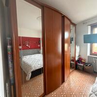 armadio con ante scorrevoli 