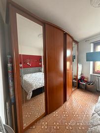 armadio con ante scorrevoli 