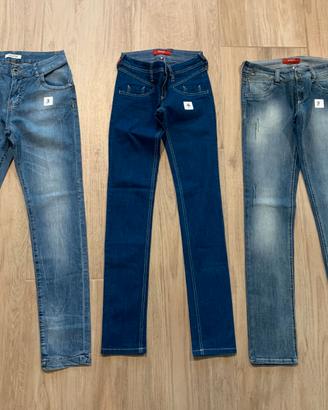12 pantaloni jeans donna, S /XS, 5 € l'uno!