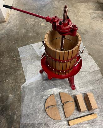 Torchio a leva per uva e frutta