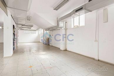 Immobile di 227 m² con 2 locali a Milano