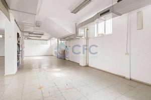 Immobile di 227 m² con 2 locali a Milano