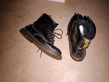 anfibi nr 43 - 44 Dr. Martens