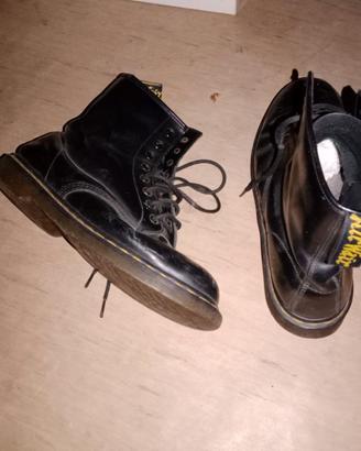 anfibi nr 43 - 44 Dr. Martens