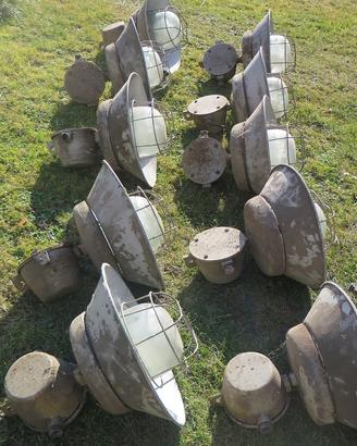 LAMPADA INDUSTRIALE COMPLETA IN BUONO STATO