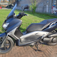 YAMAHA X-MAX 250 con 15.000 km