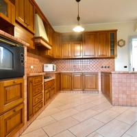 Cucina rustica in legno massello