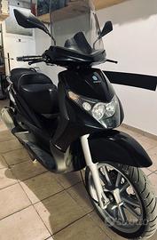 Piaggio Beverly 250