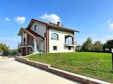 CIRIE' (TO) Villa con giardino e terrazzo