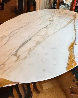 Riproduzione tavolo Tulip Saarinen calacatta oro