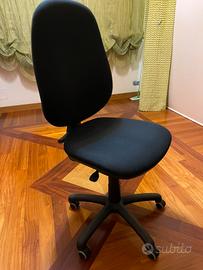 Sedia da ufficio nera schienale alto