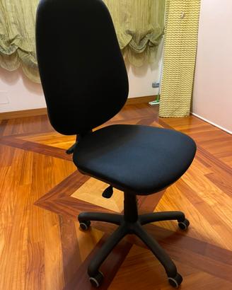 Sedia da ufficio nera schienale alto