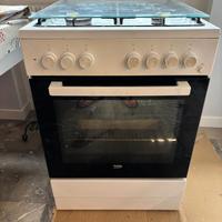 cucina Beko con 4 fuochi a gas