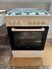 cucina Beko con 4 fuochi a gas