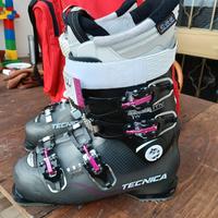 Sci scarponi racchette e sacche