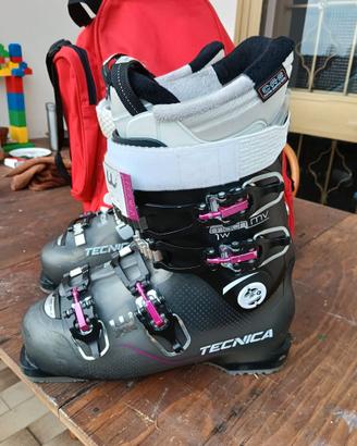 Sci scarponi racchette e sacche
