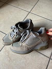 Scarpe Fornarina grigie