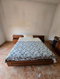letto matrimoniale con testata contenitrice