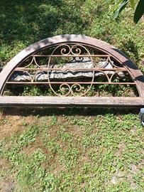 inferriata in ferro battuto con telaio