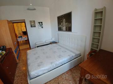 Camera letto matrimoniale