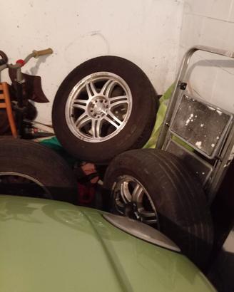 4 cerchi piu gomme momo corse