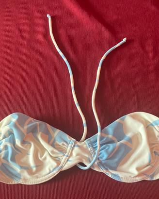 costume bianco e azzurro